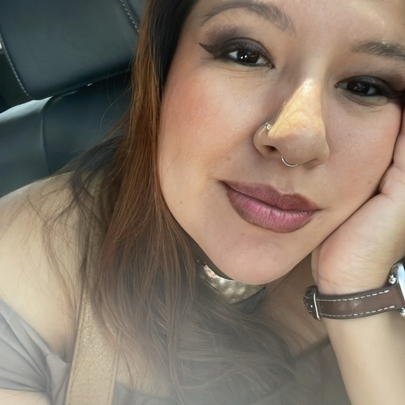 Meet your Posher, Kat - Picture 1 of 2